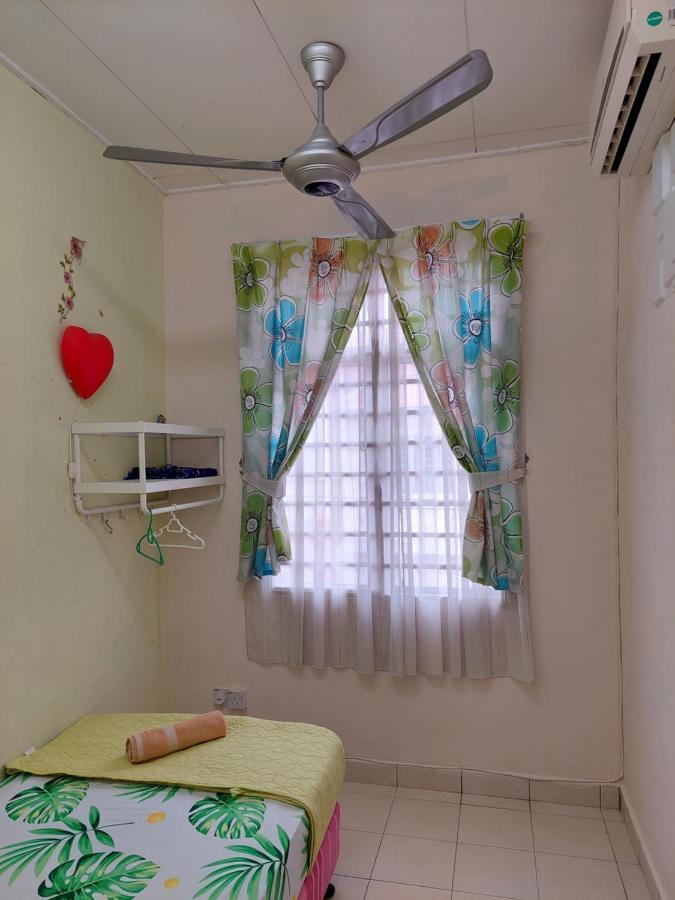 E&A Homestay Klia/ Sepang/ Nilai ภายนอก รูปภาพ