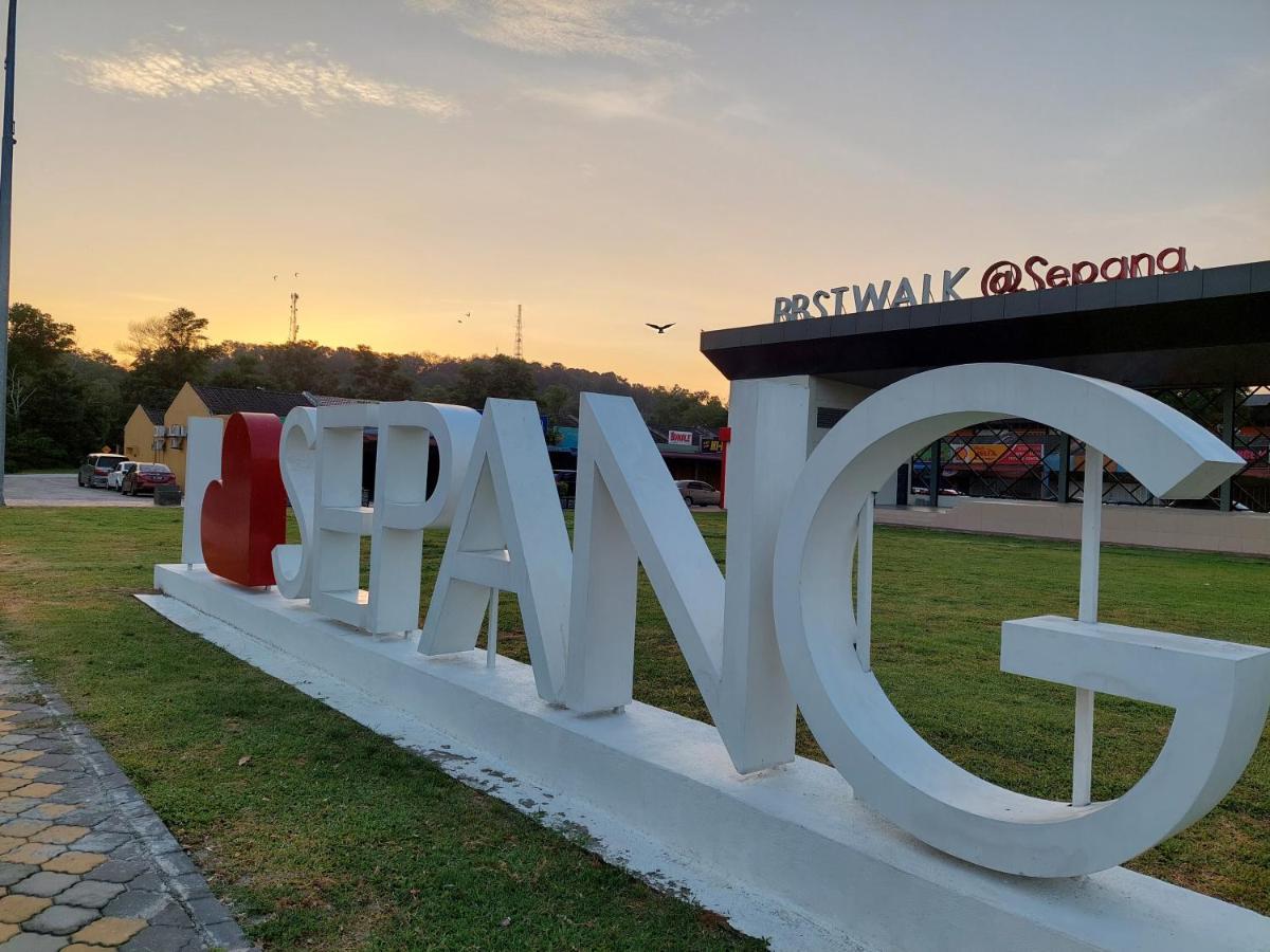 E&A Homestay Klia/ Sepang/ Nilai ภายนอก รูปภาพ