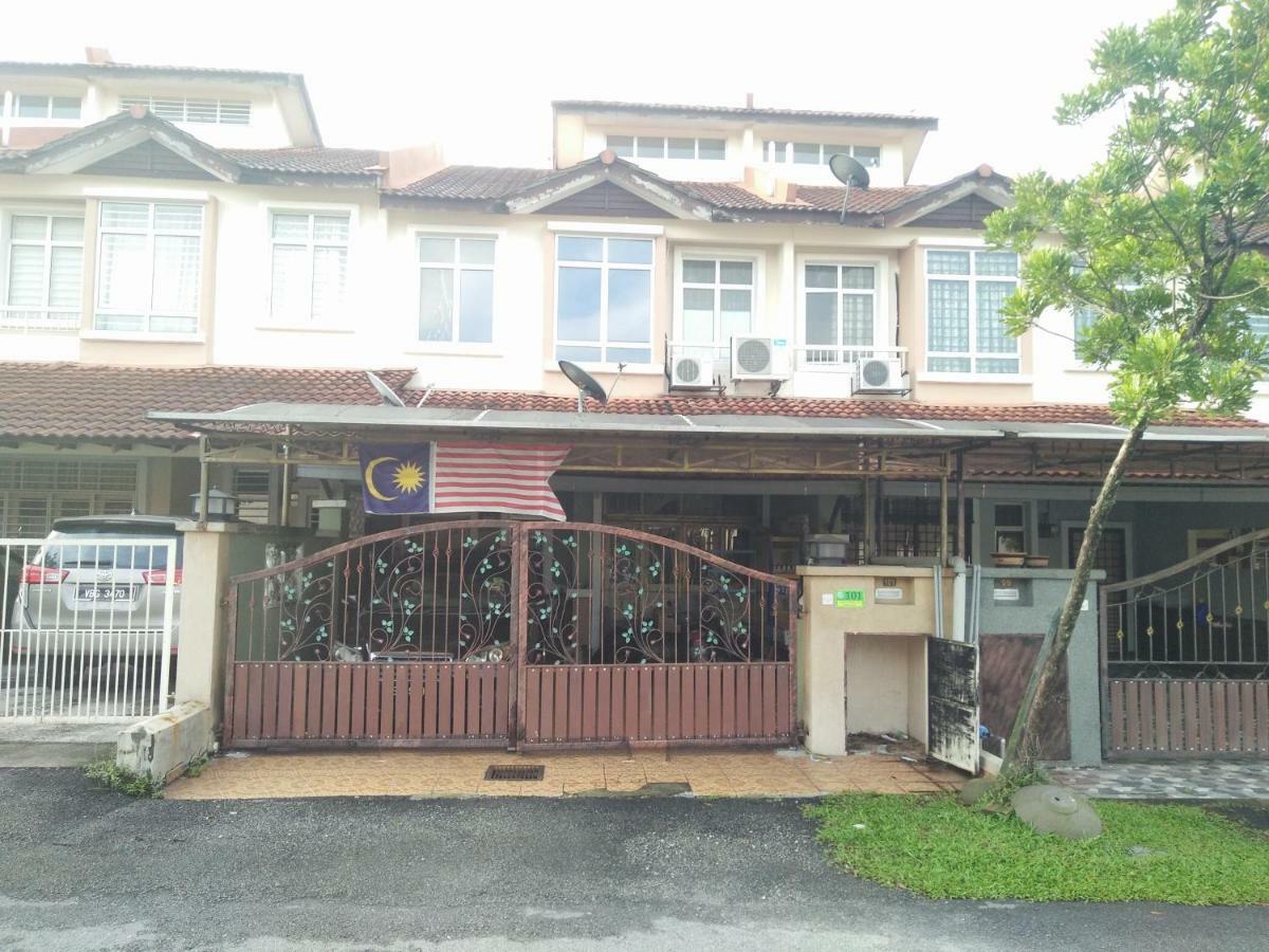 E&A Homestay Klia/ Sepang/ Nilai ภายนอก รูปภาพ