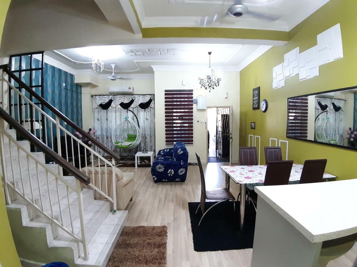 E&A Homestay Klia/ Sepang/ Nilai ภายนอก รูปภาพ