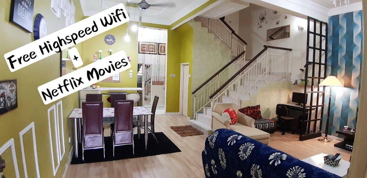 E&A Homestay Klia/ Sepang/ Nilai ภายนอก รูปภาพ