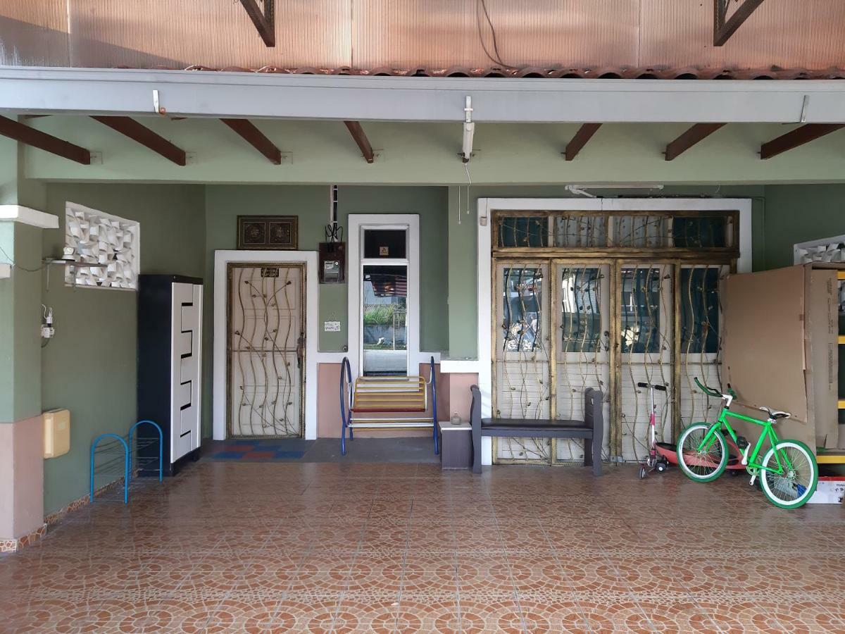E&A Homestay Klia/ Sepang/ Nilai ภายนอก รูปภาพ